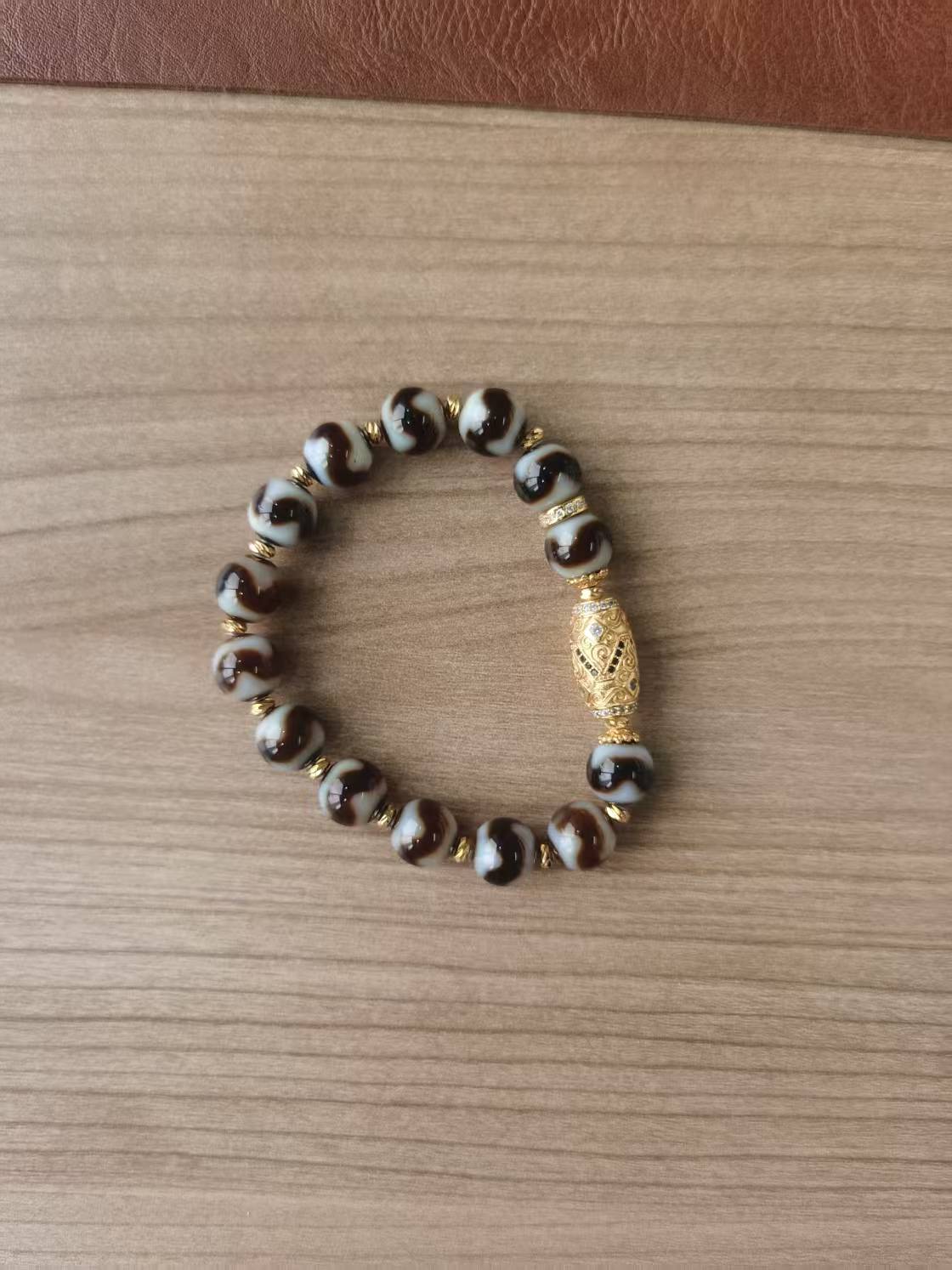 Natural Agate Tibetan-Inspired Tiger Tooth Line Bead Bracelet